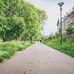 Calm Cosy House With Beautiful Riverside Walk To Centre Vakantiehuis