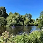 Calm Cosy House With Beautiful Riverside Walk To Centre