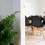 Calm Cosy House With Beautiful Riverside Walk To Centre Vakantiehuis