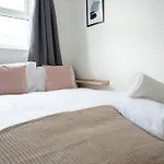 Calm Cosy House With Beautiful Riverside Walk To Centre *