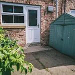 Calm Cosy House With Beautiful Riverside Walk To Centre Vakantiehuis