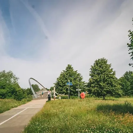 Calm Cosy House With Beautiful Riverside Walk To Centre Σπίτι διακοπών