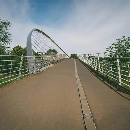 Calm Cosy House With Beautiful Riverside Walk To Centre *
