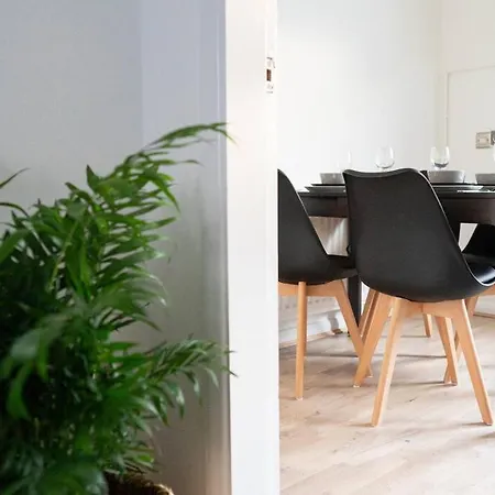 Calm Cosy House With Beautiful Riverside Walk To Centre Vakantiehuis