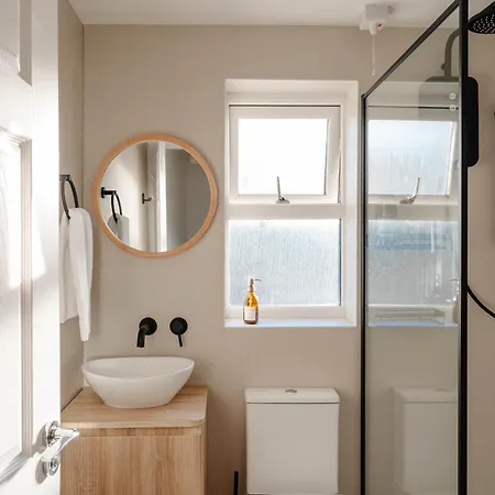 Calm Cosy House With Beautiful Riverside Walk To Centre *