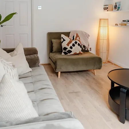 Ferienhaus Calm Cosy House With Beautiful Riverside Walk To Centre