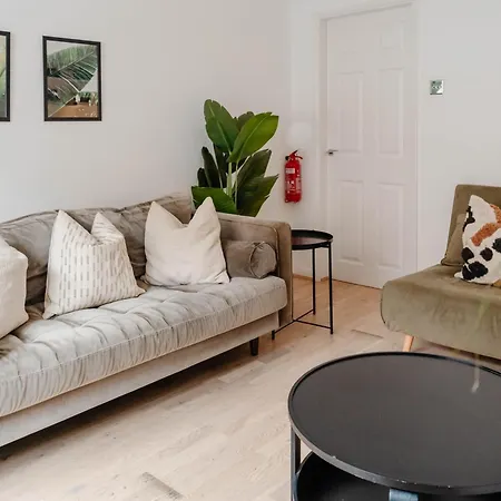 Calm Cosy House With Beautiful Riverside Walk To Centre Ferienhaus *