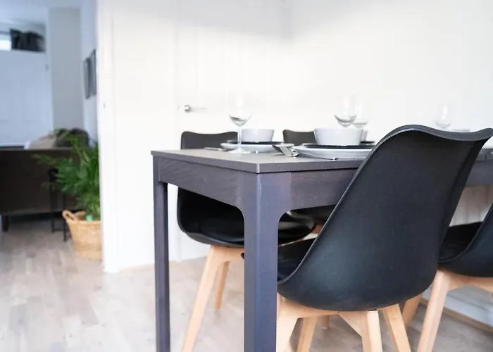 Calm Cosy House With Beautiful Riverside Walk To Centre