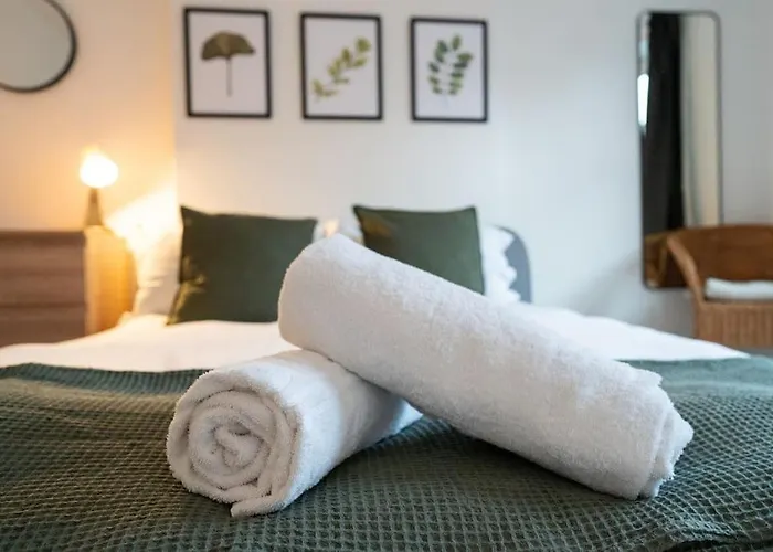 Calm Cosy House With Beautiful Riverside Walk To Centre *