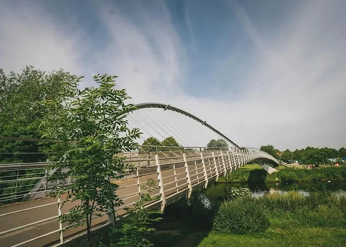 Дом отдыха Calm Cosy House With Beautiful Riverside Walk To Centre *