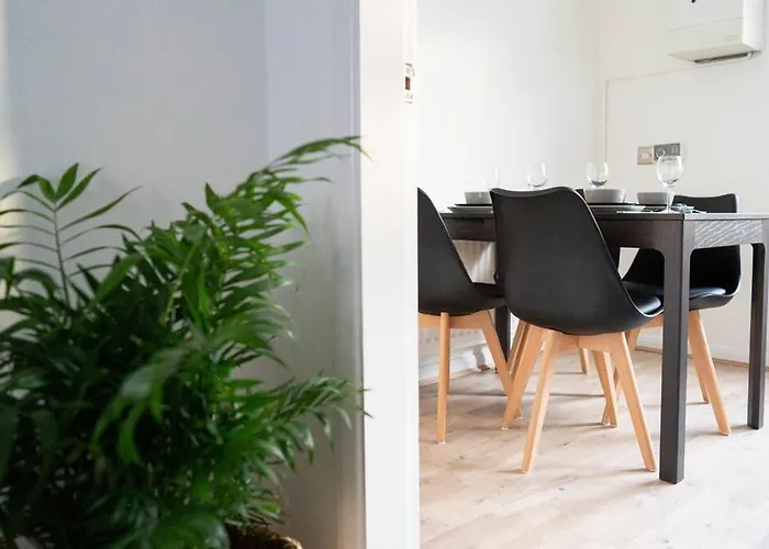 Calm Cosy House With Beautiful Riverside Walk To Centre Dom wakacyjny