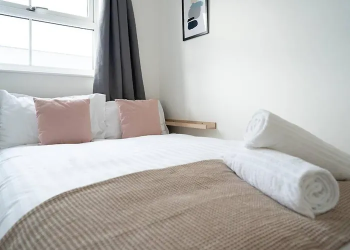 Calm Cosy House With Beautiful Riverside Walk To Centre *