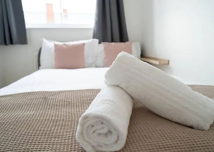 Calm Cosy House With Beautiful Riverside Walk To Centre *