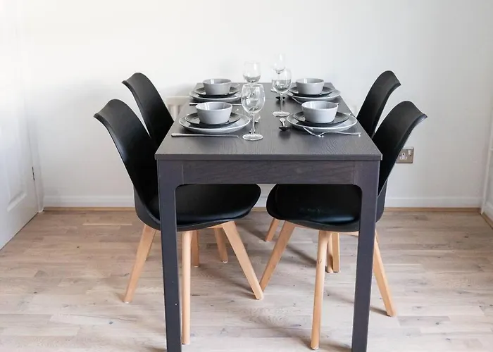 Дом отдыха Calm Cosy House With Beautiful Riverside Walk To Centre