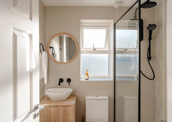 Calm Cosy House With Beautiful Riverside Walk To Centre *