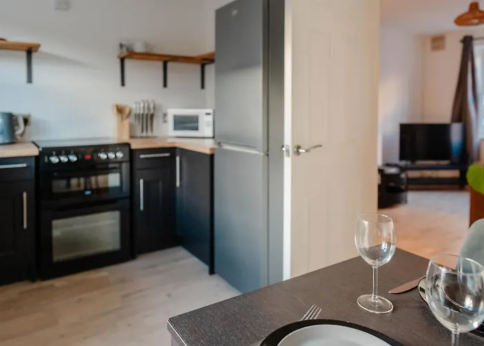 Дом отдыха Calm Cosy House With Beautiful Riverside Walk To Centre