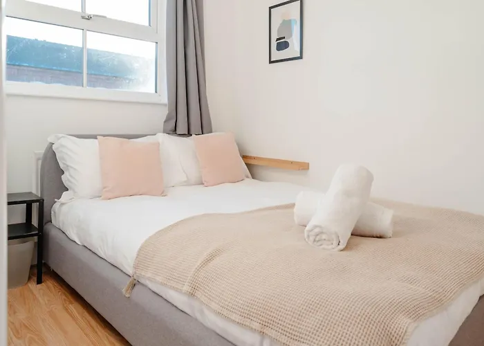 Calm Cosy House With Beautiful Riverside Walk To Centre