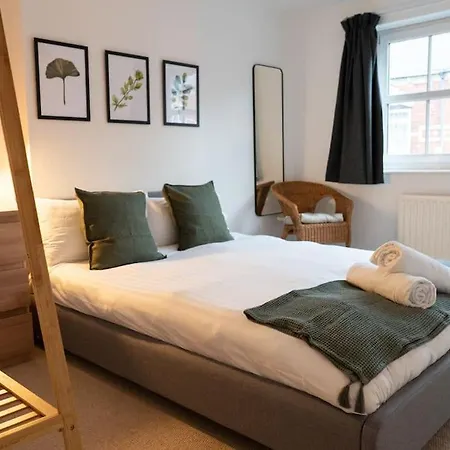 Calm Cosy House With Beautiful Riverside Walk To Centre Holiday home *