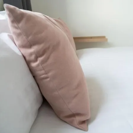 Calm Cosy House With Beautiful Riverside Walk To Centre