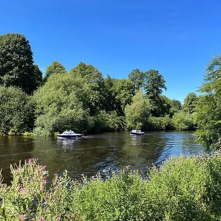 Calm Cosy House With Beautiful Riverside Walk To Centre