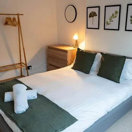 Calm Cosy House With Beautiful Riverside Walk To Centre Holiday home *