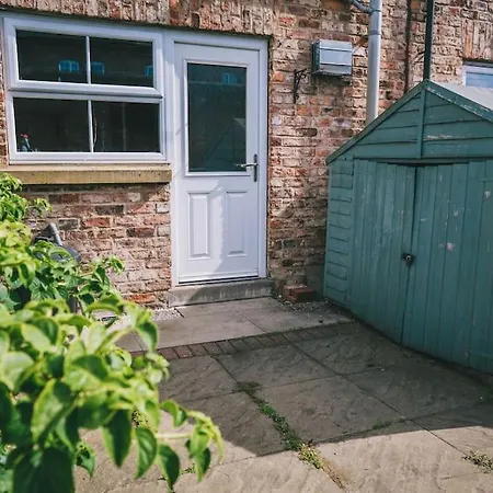 Calm Cosy House With Beautiful Riverside Walk To Centre Holiday home