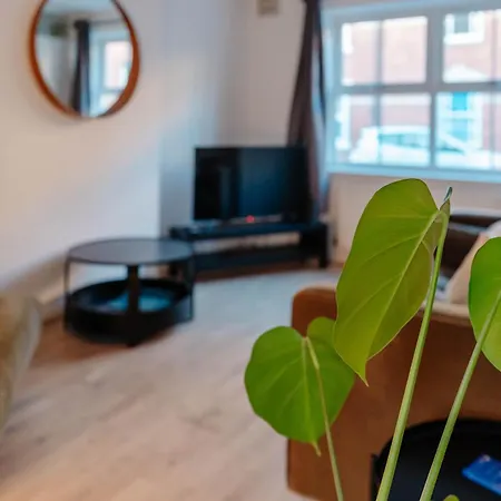 Calm Cosy House With Beautiful Riverside Walk To Centre