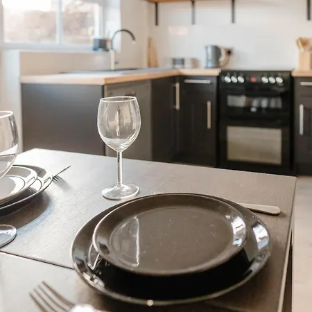Calm Cosy House With Beautiful Riverside Walk To Centre * יורק