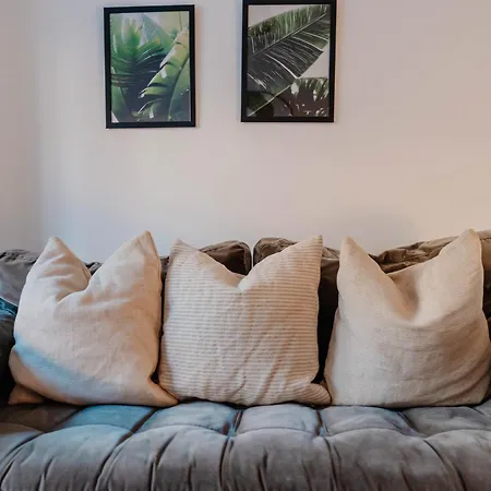 Calm Cosy House With Beautiful Riverside Walk To Centre Holiday home *